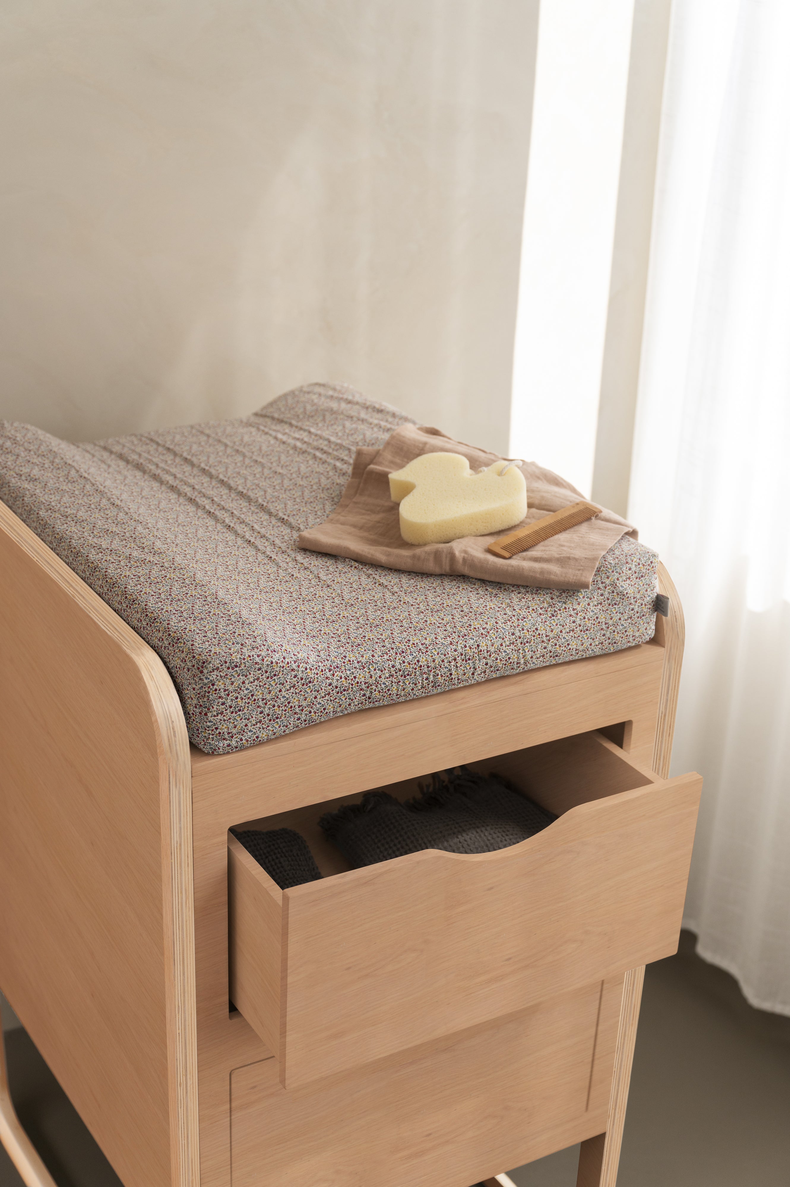 Nofred baby Changing Table from above