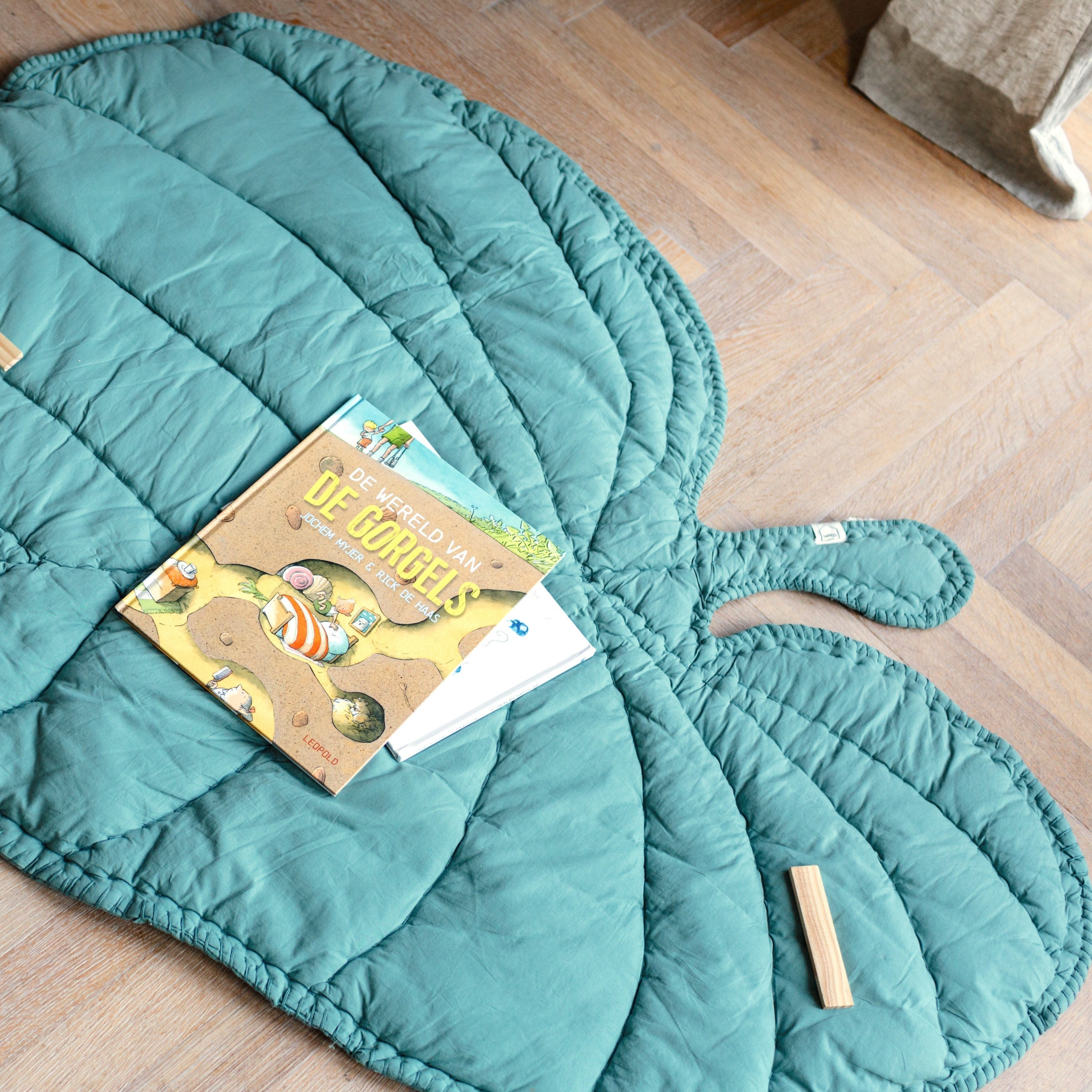 Nofred Mint Leaf Blanket close up
