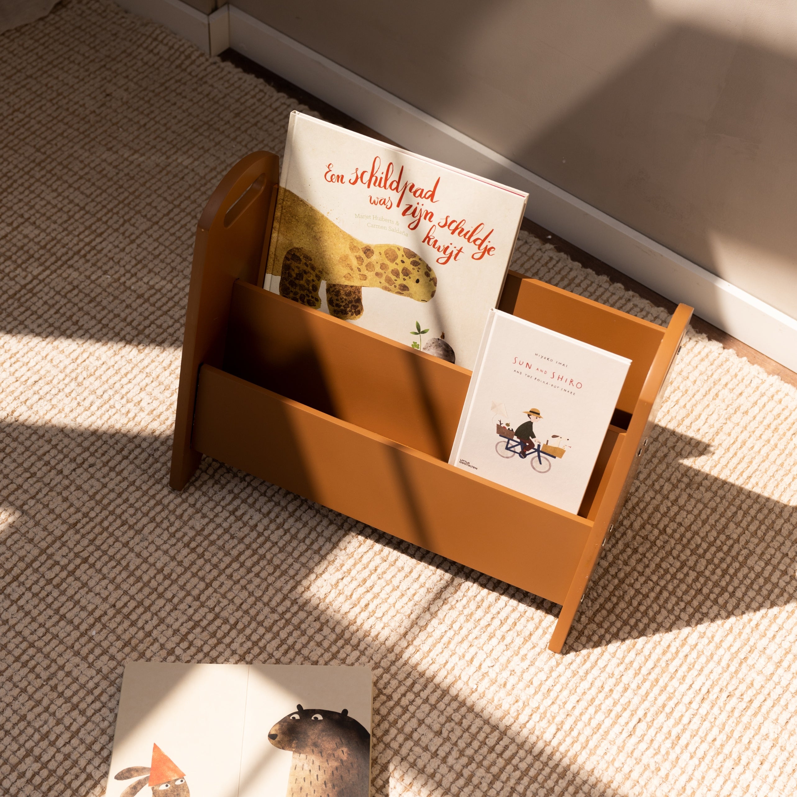 Nofred Brown Bookholder with kids books