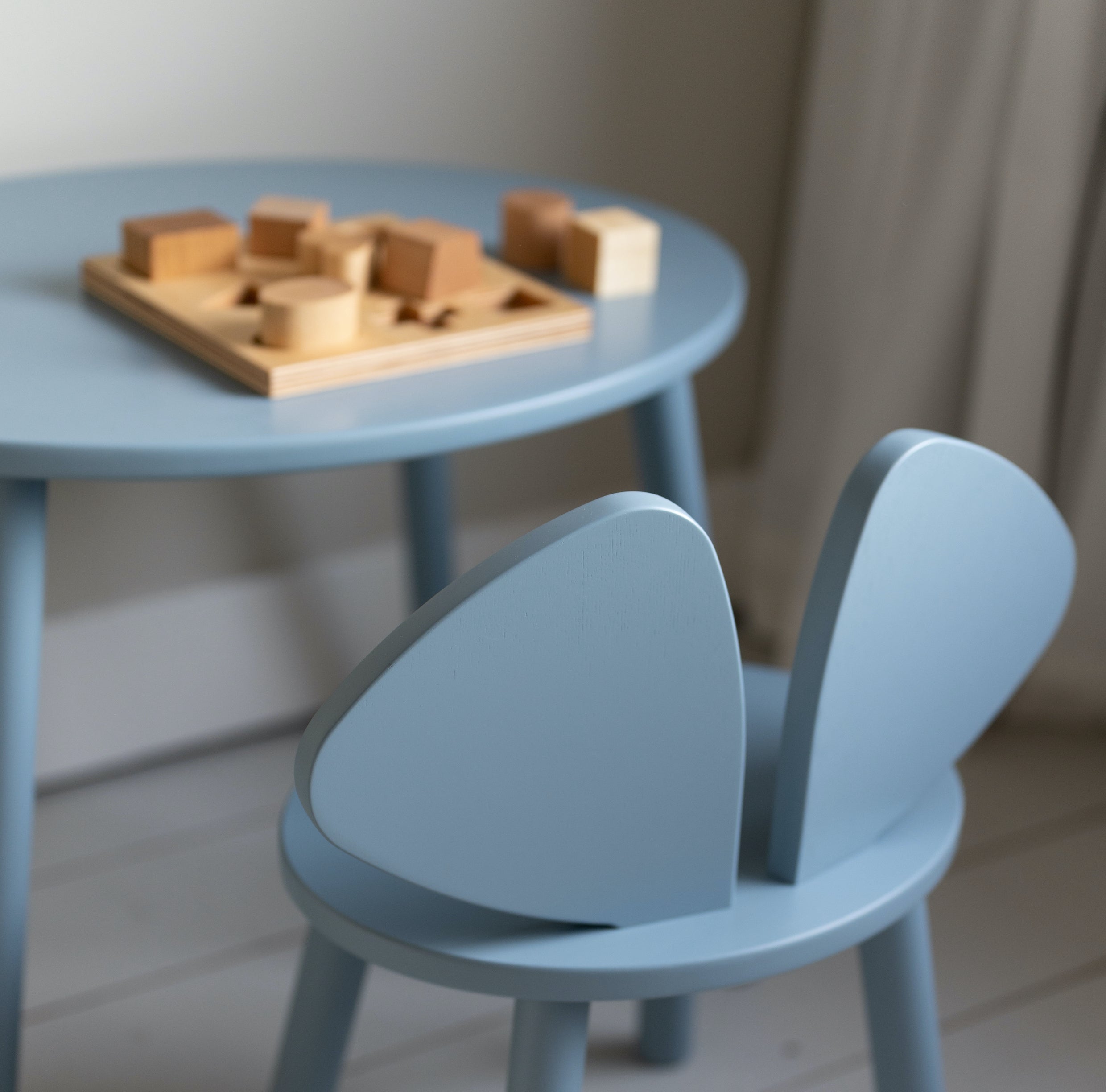 Nofred Blue Mouse Chair and Table Set close up
