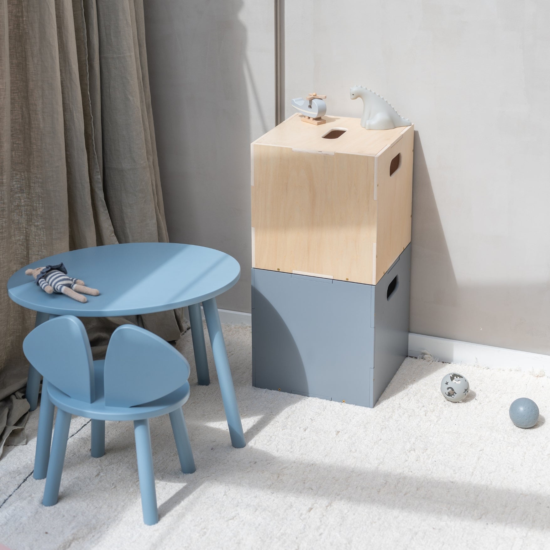 Nofred Blue Mouse Chair and Table Set in the kids room