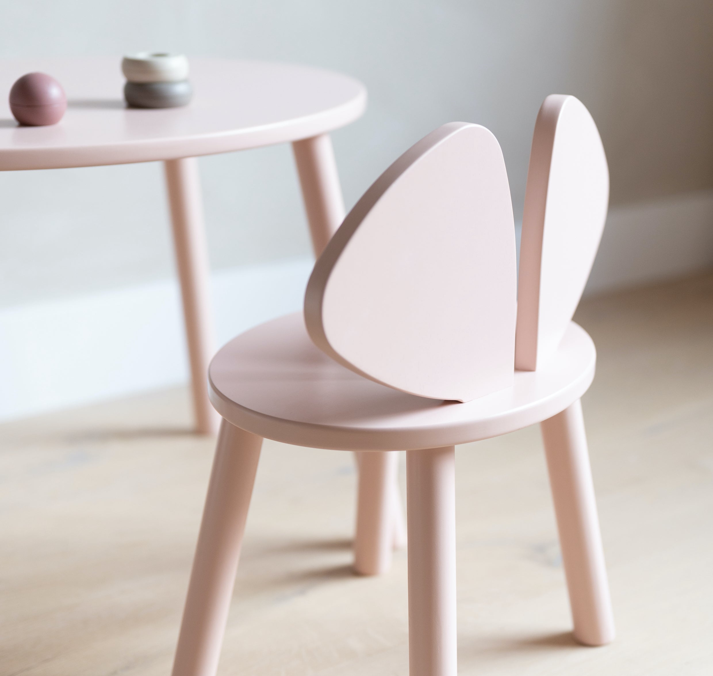 Nofred Rosa Mouse Chair and Table Set close up