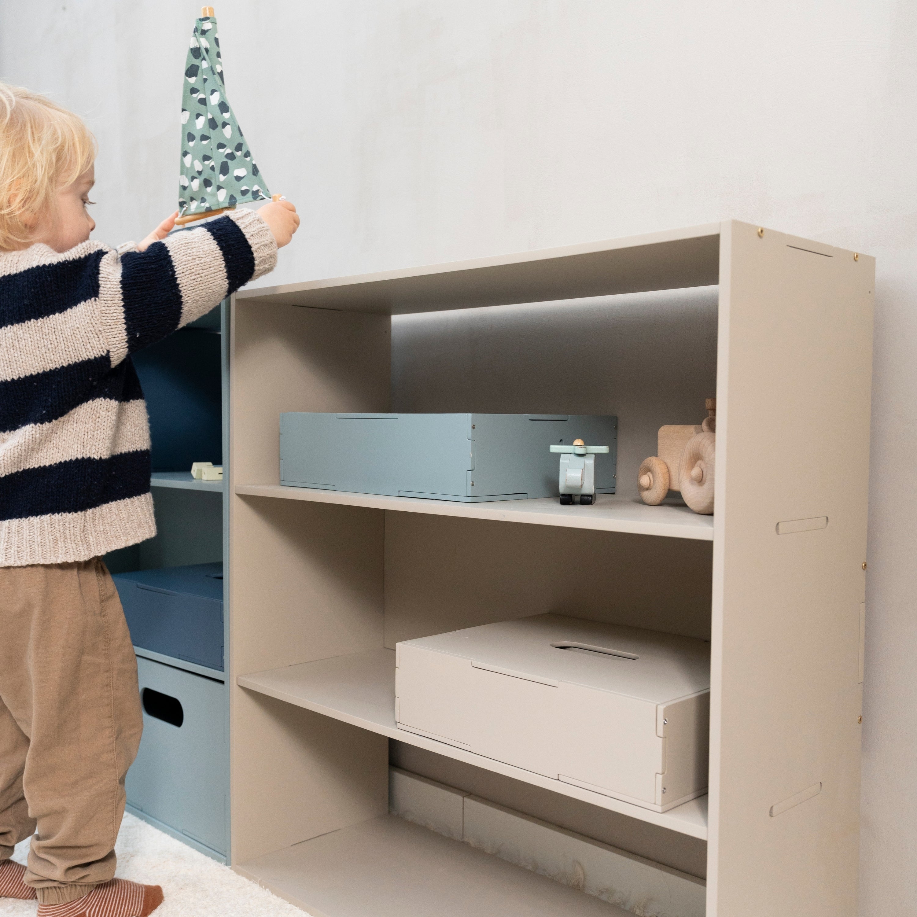 Nofred Beige Kiddo Shelving in the room