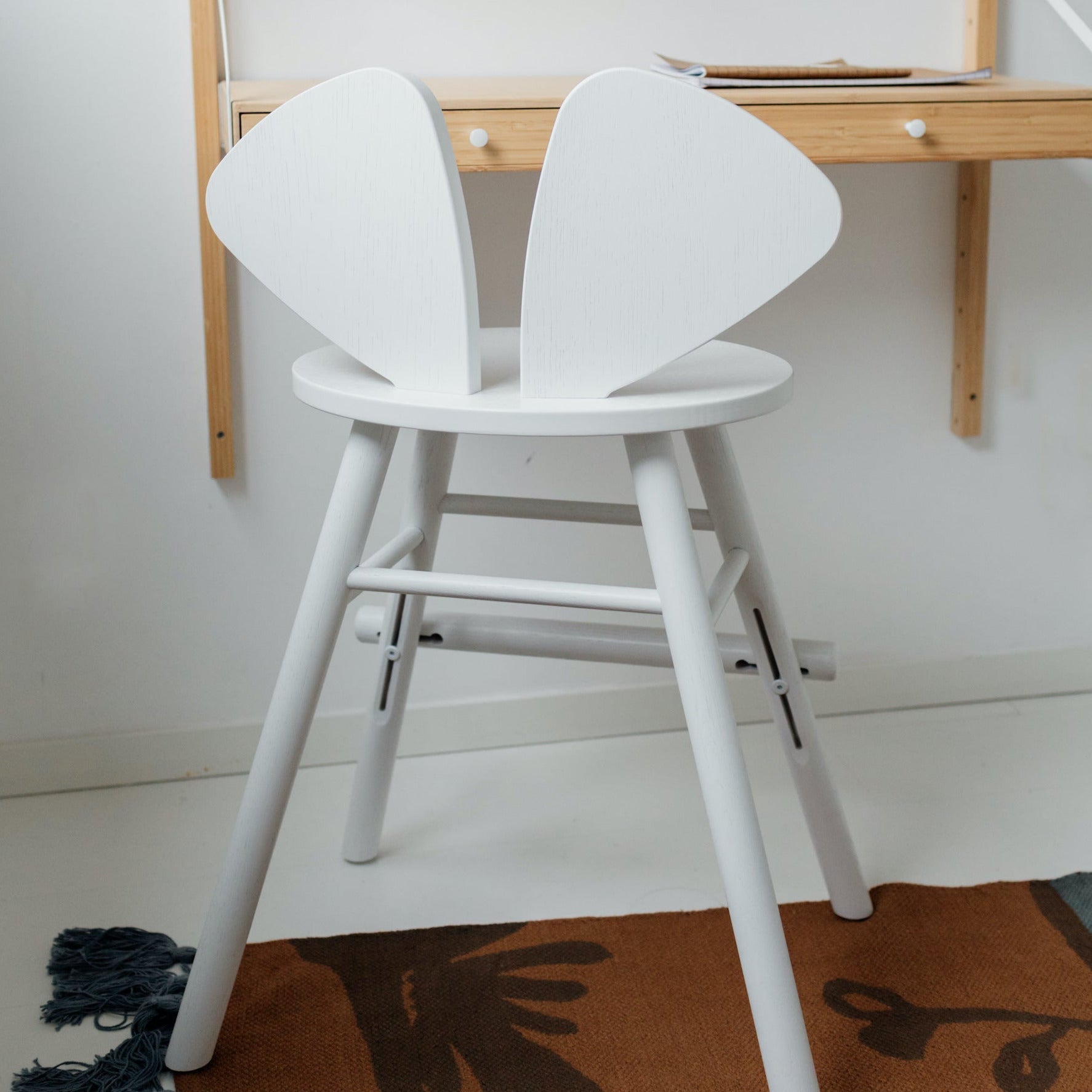Nofred White Mouse Chair Junior at the table