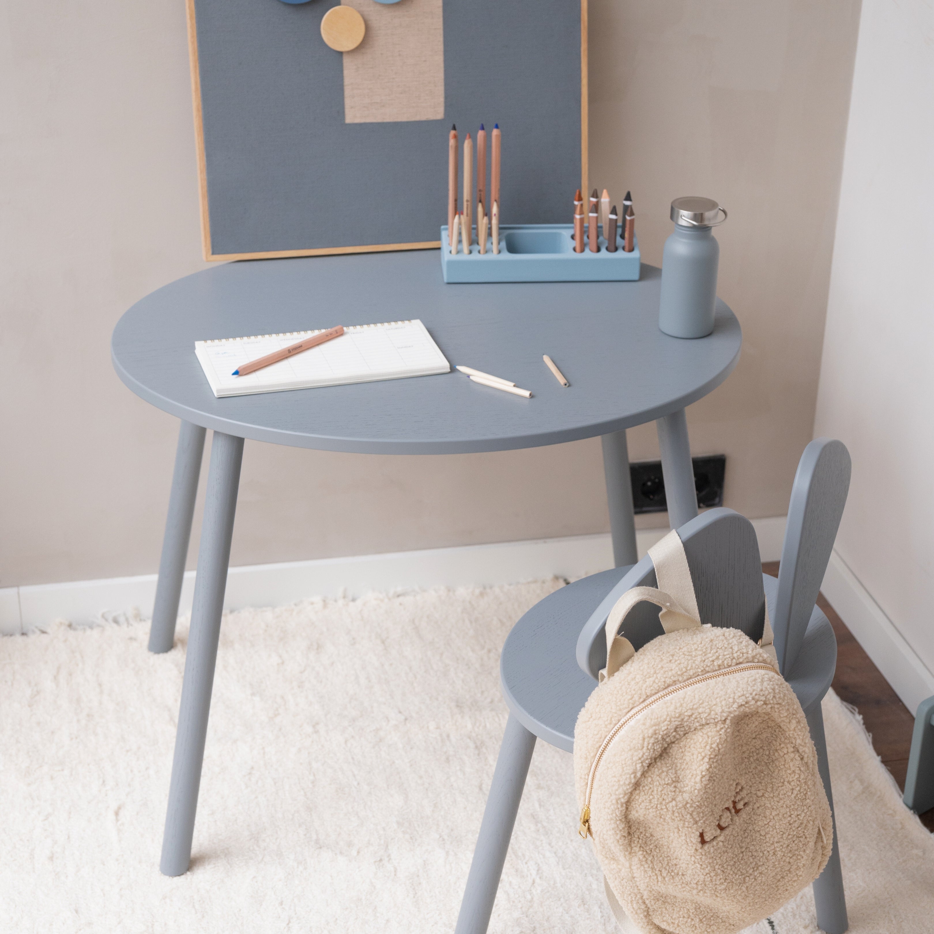 Nofred Grey Mouse School Set in the room