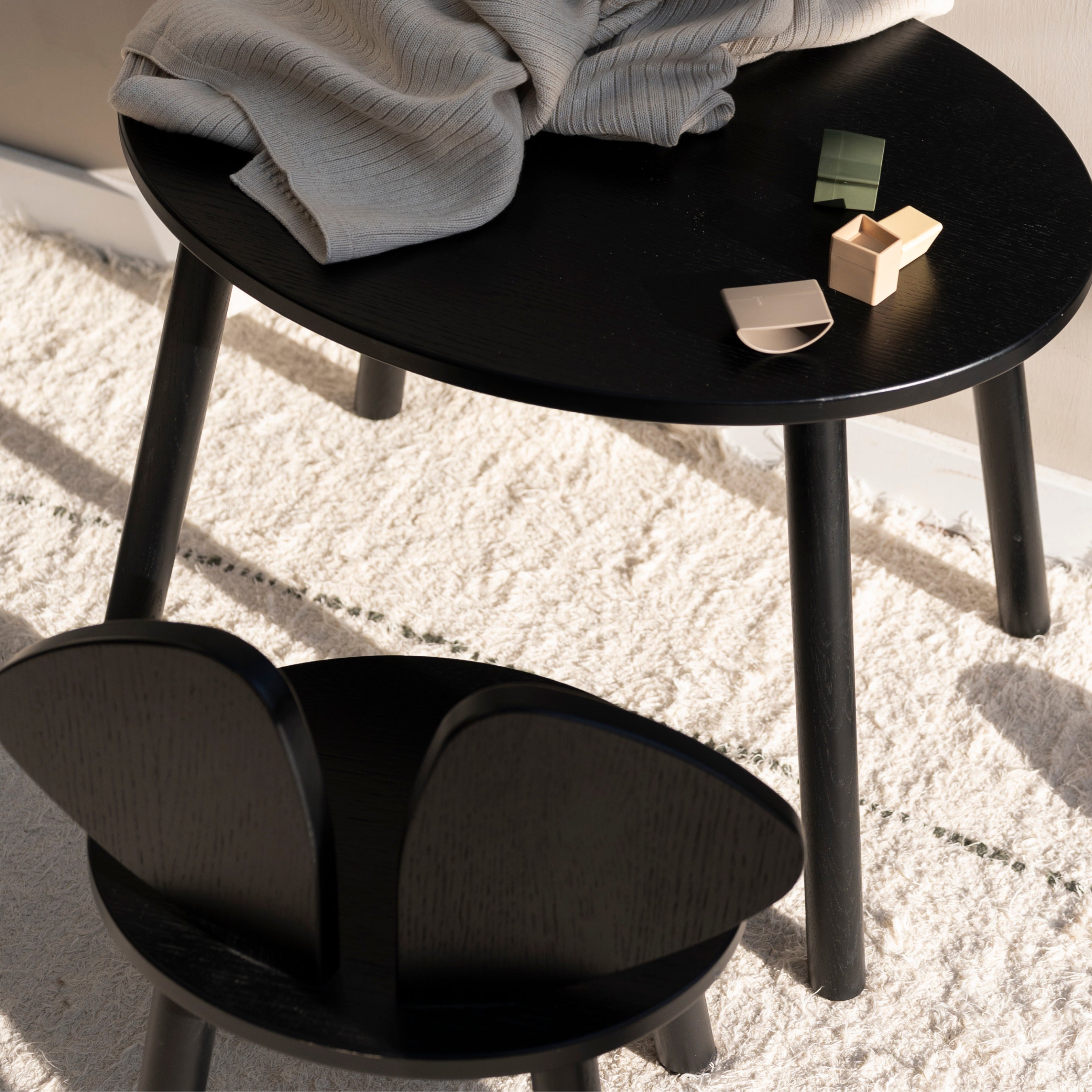 Nofred Black Mouse Table from above