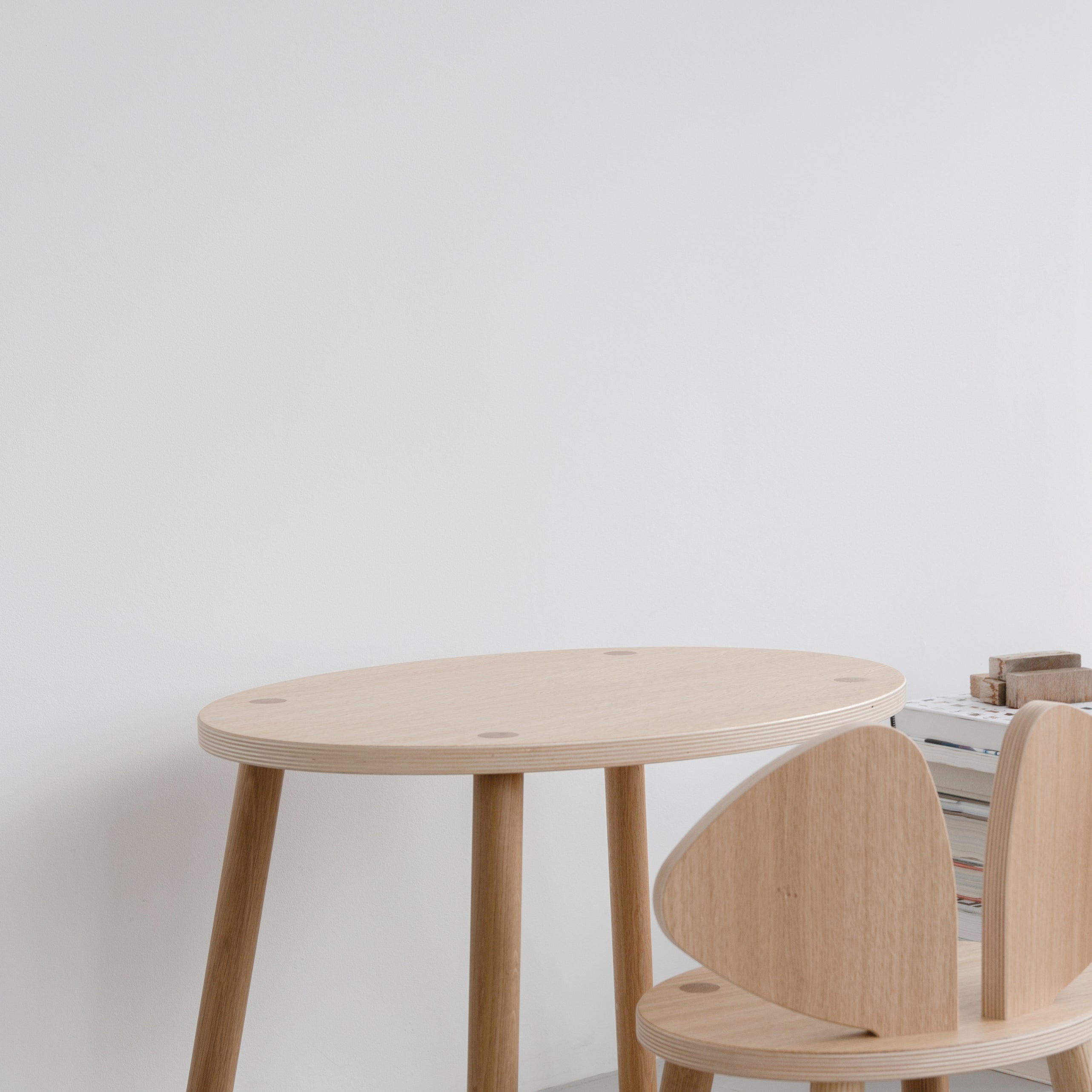 Nofred Oak Mouse Table close up