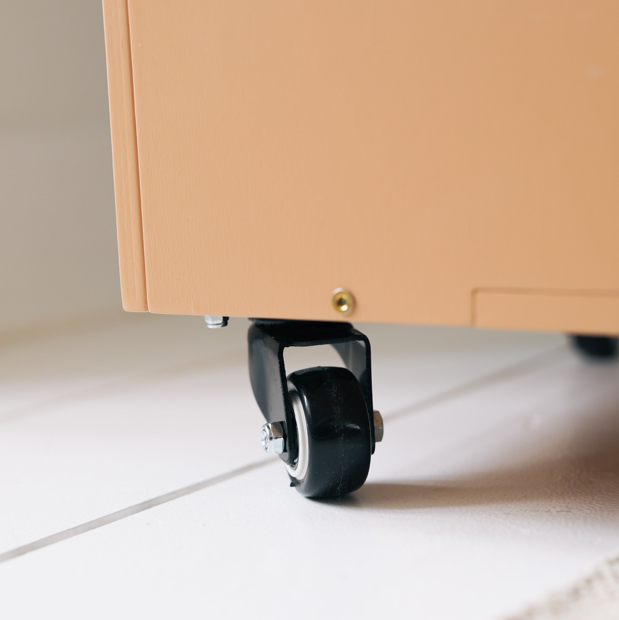 Practical wheels for box