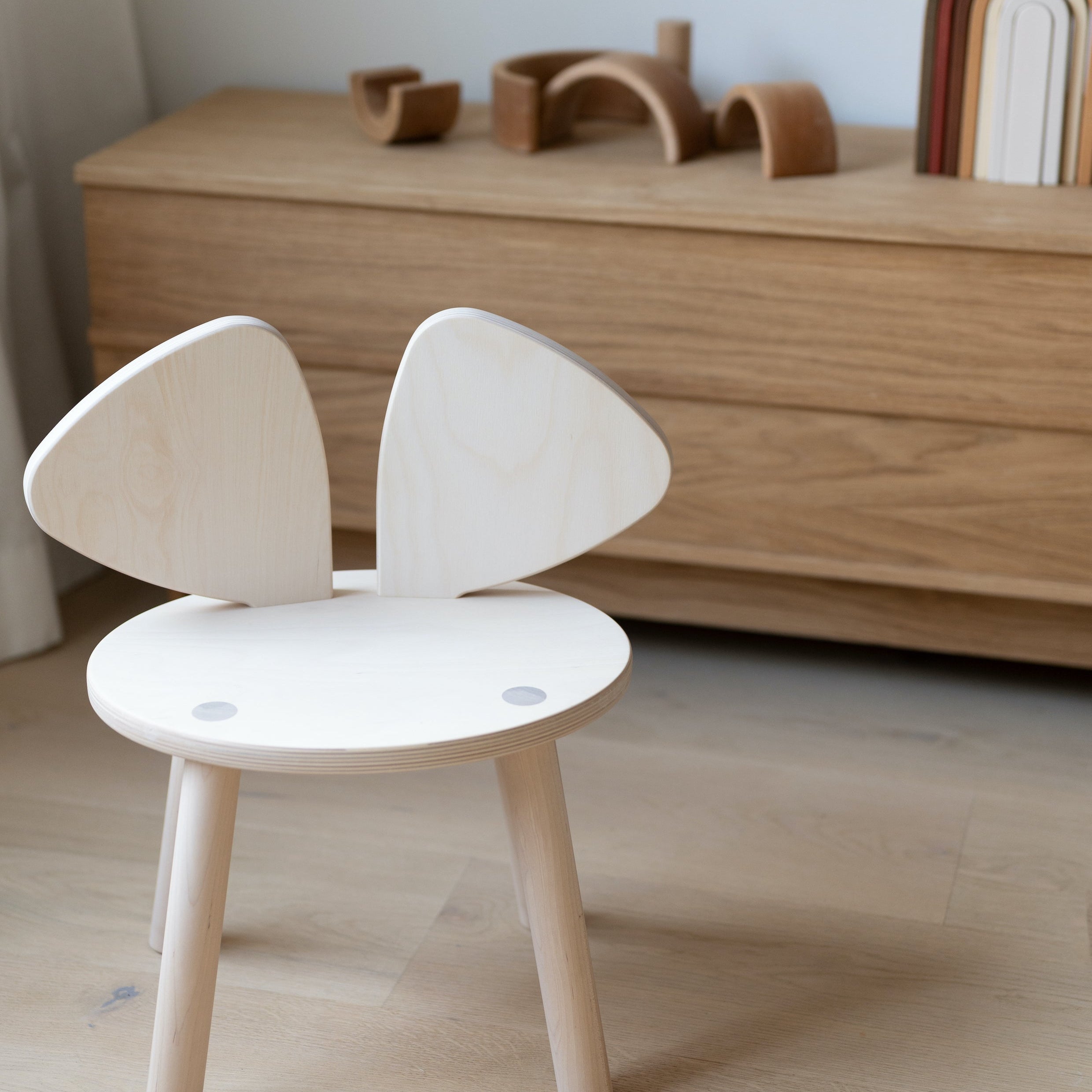 Nofred mouse chair in birch in kids room