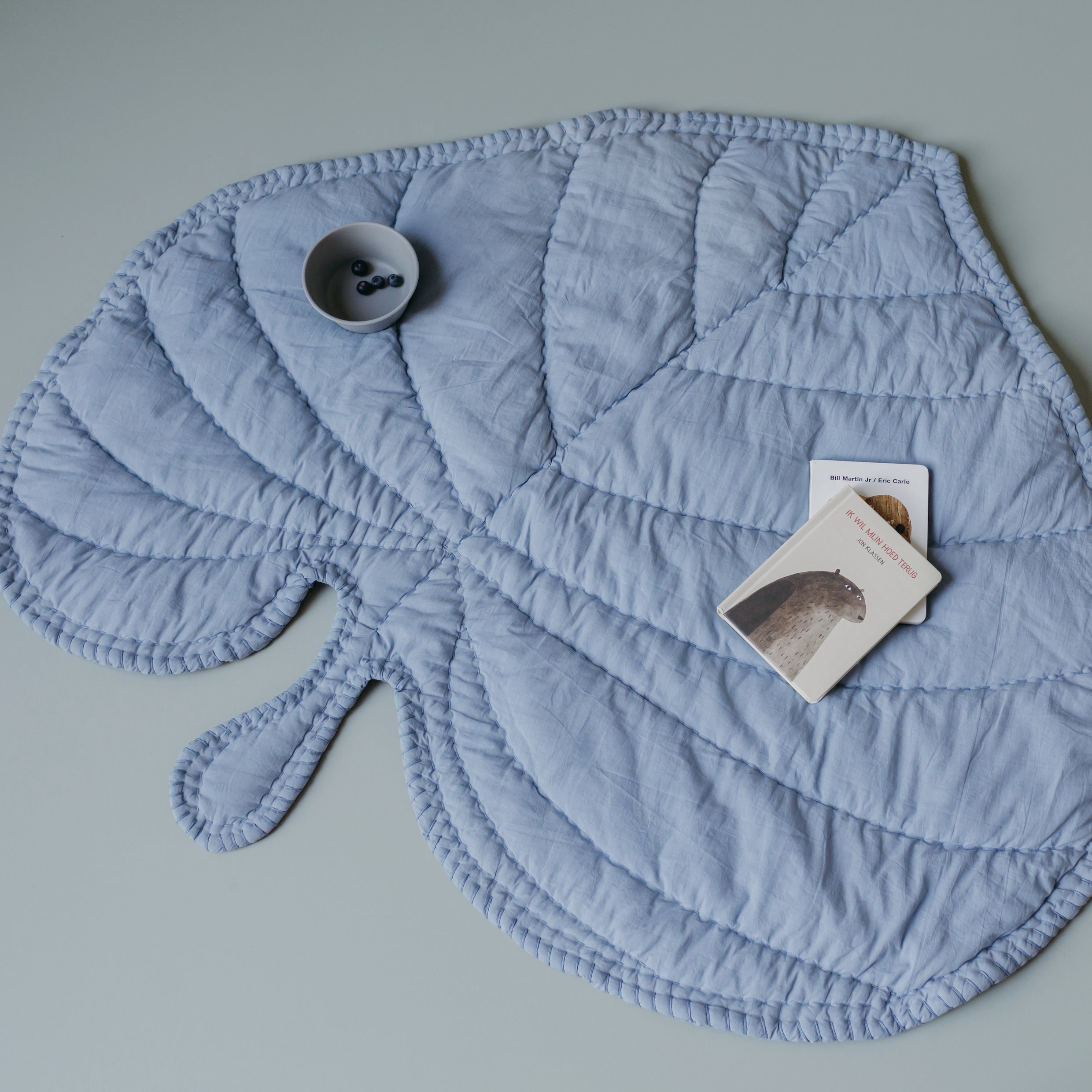 Nofred Blue Leaf Blanket in the room