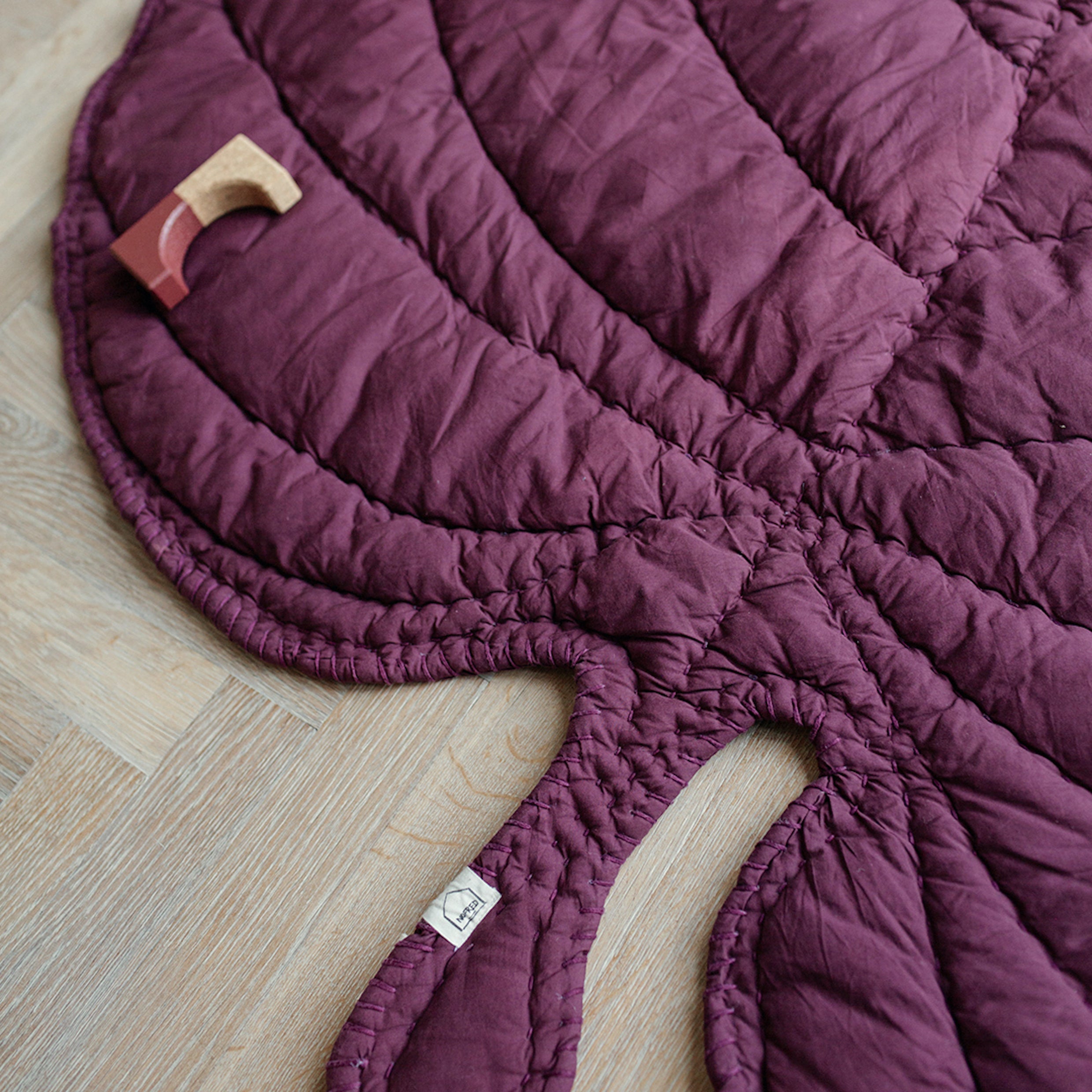 Nofred Burgundy Leaf Blanket close up