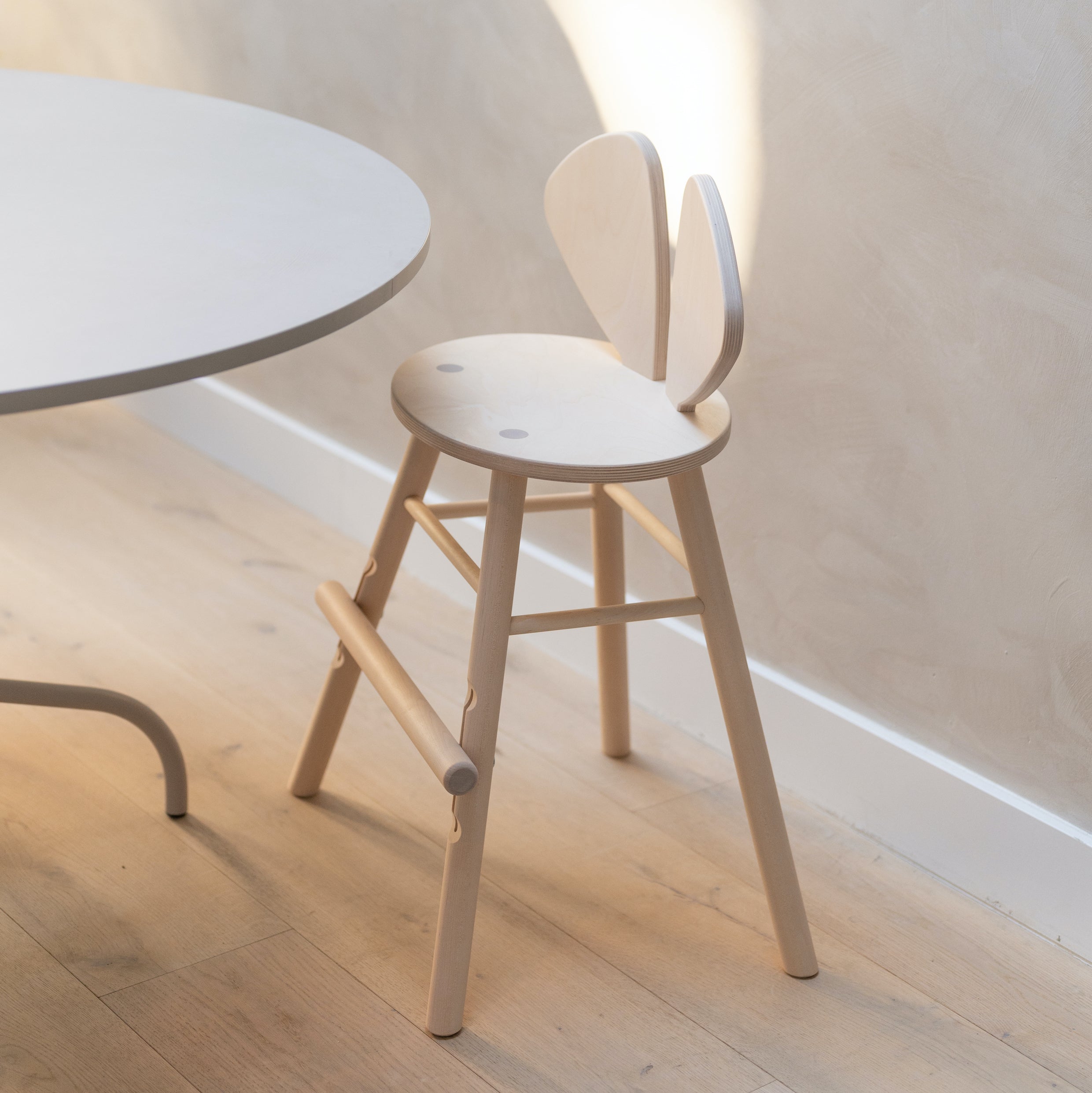 Nofred Birch Mouse Chair Junior next to the table