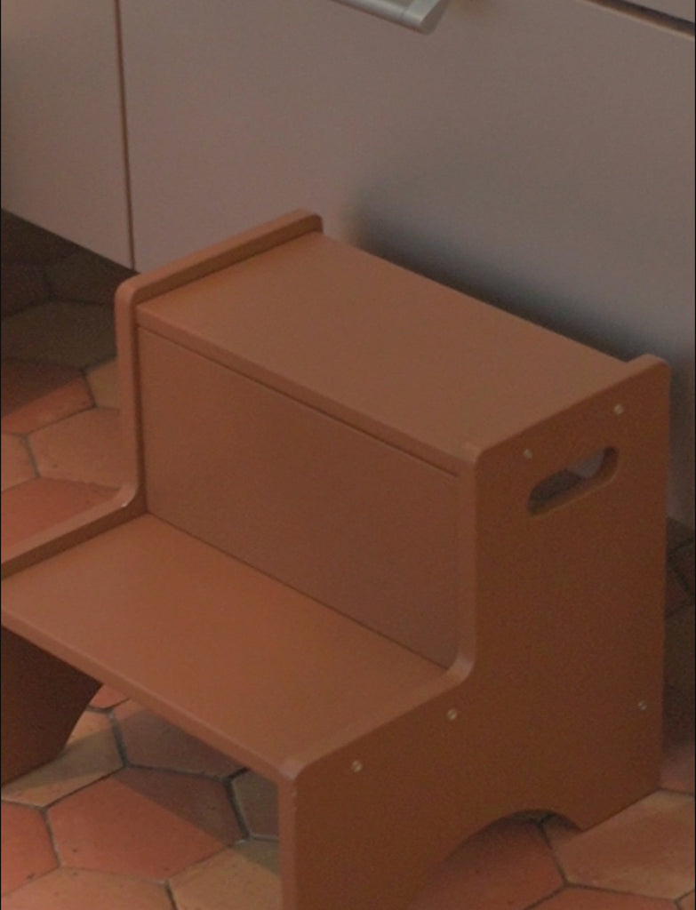 Step Ups in Brown and Oak