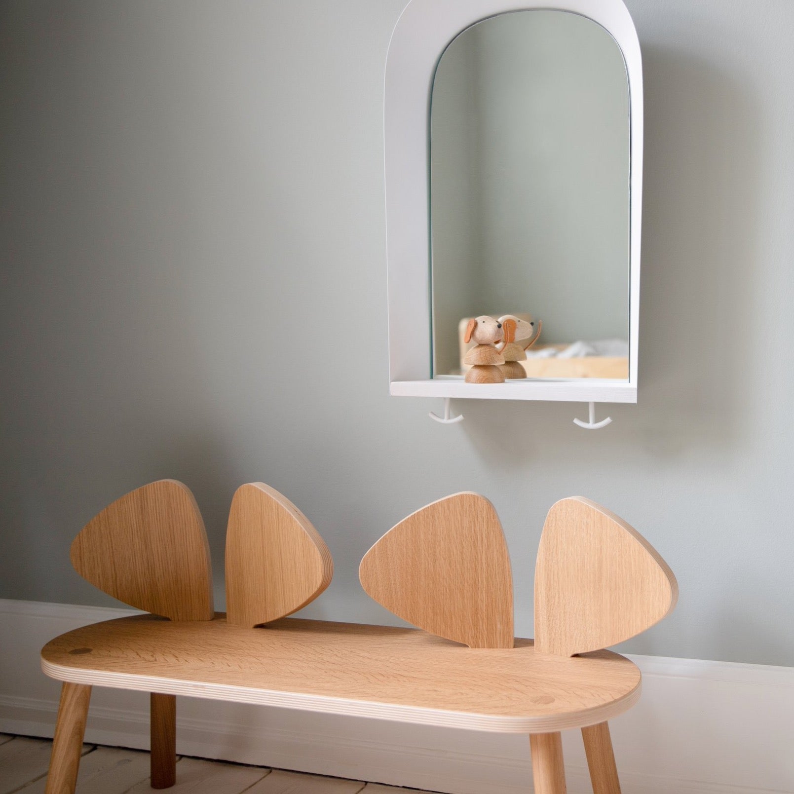Bench for kids in wood, placed underneath mirror 