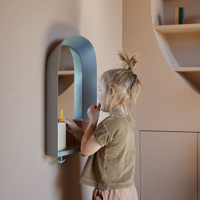 Kids Mirror, Functional shelf and hooks